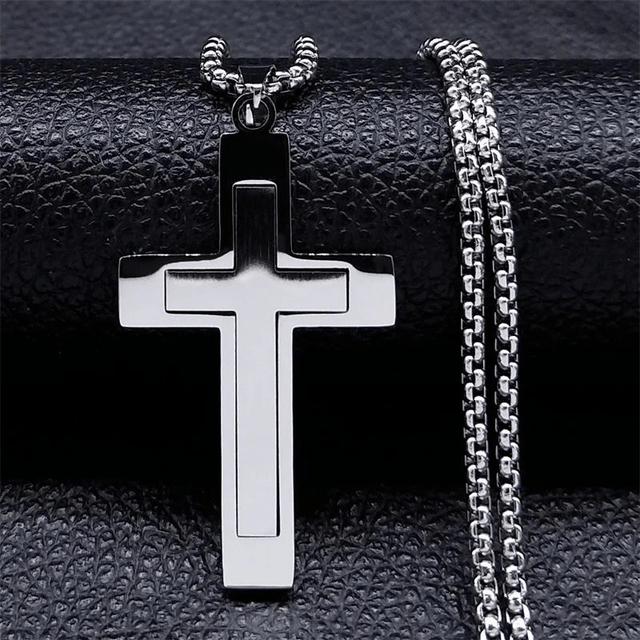Collier pendentif marque Marie Perle, en acier inoxydable couleur argentée