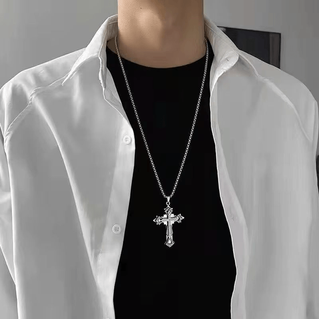 Pendentif croix catholique argenté en titane et acier de haute qualité 