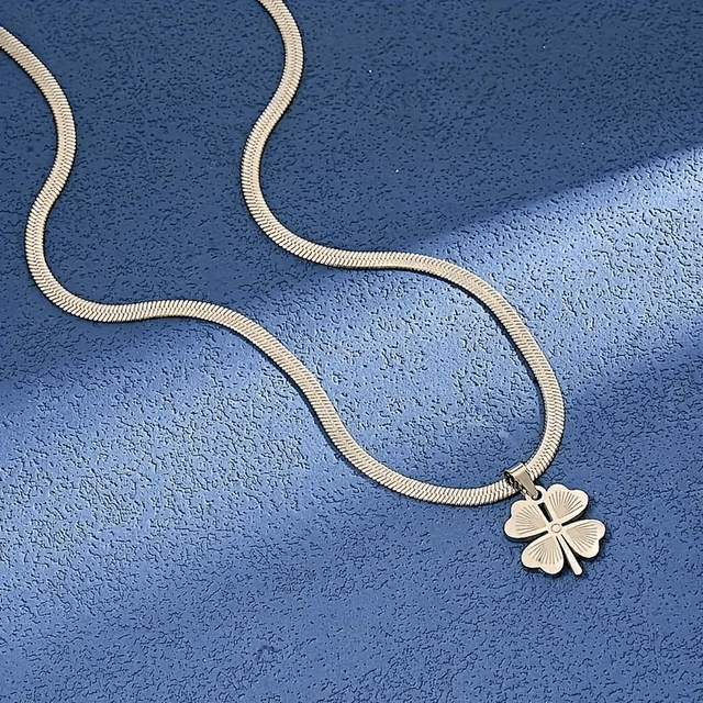 Collier Chaîne Serpent en Acier Inoxydable avec Pendentif Trèfle Porte-Bonheur 
