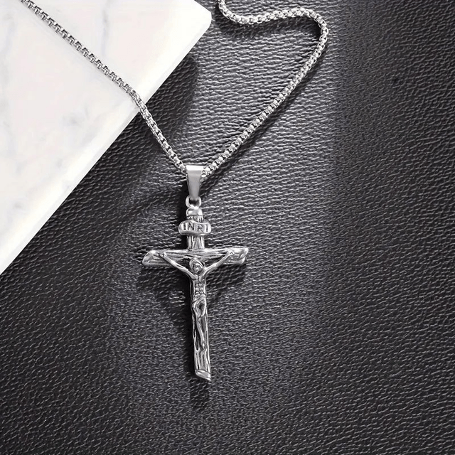 Collier pendentif en acier inoxydable avec croix de Jésus-Christ argenté
